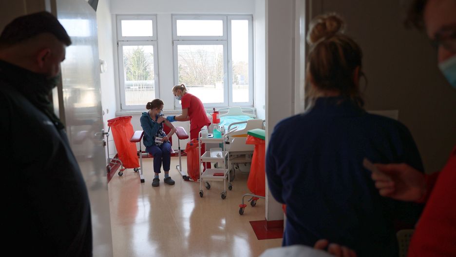 Szczepienia. We Wrocławiu już szczepią. "To szansa na powrót do normalności"