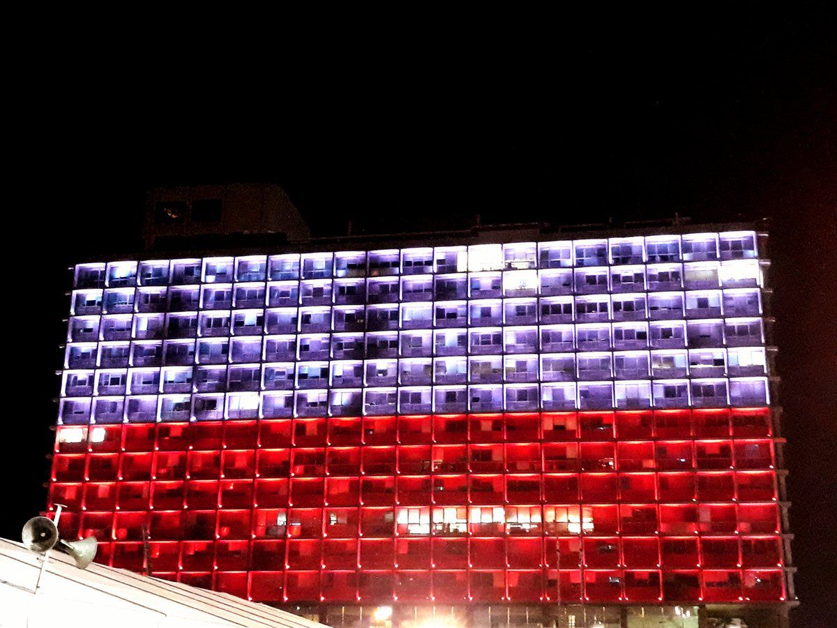 100. rocznica odzyskania niepodległości przez Polskę. Biało-czerwone iluminacje m.in. w Kuwejcie, Izraelu i Kalifornii