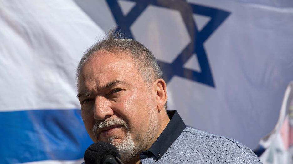 Izrael: Minister obrony narodowej podał się do dymisji. Koalicja rządowa osłabiona