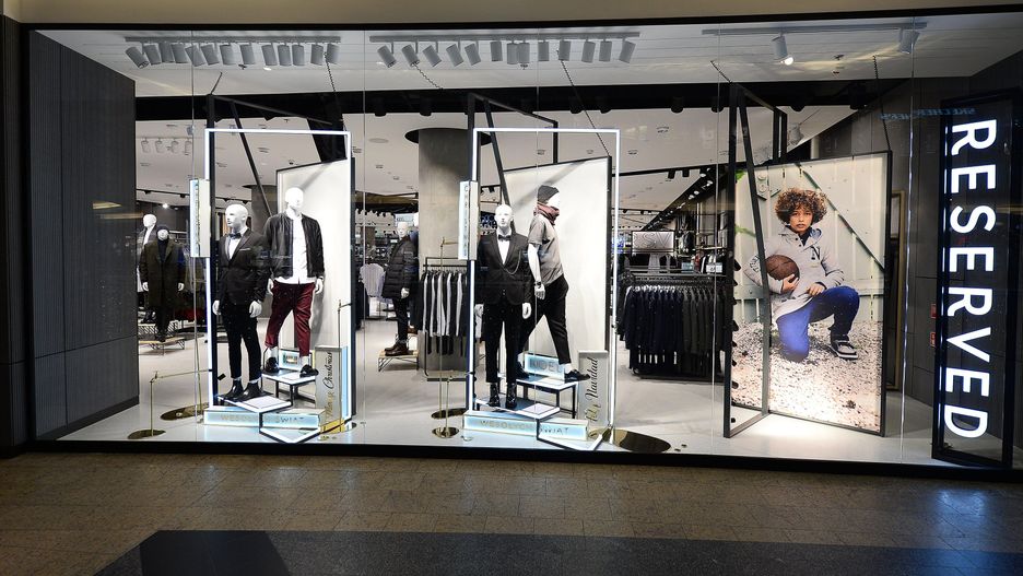 Reserved otworzył pierwszy sklep w Izraelu. Klienci czekali kilka godzin z własnymi krzesłami.