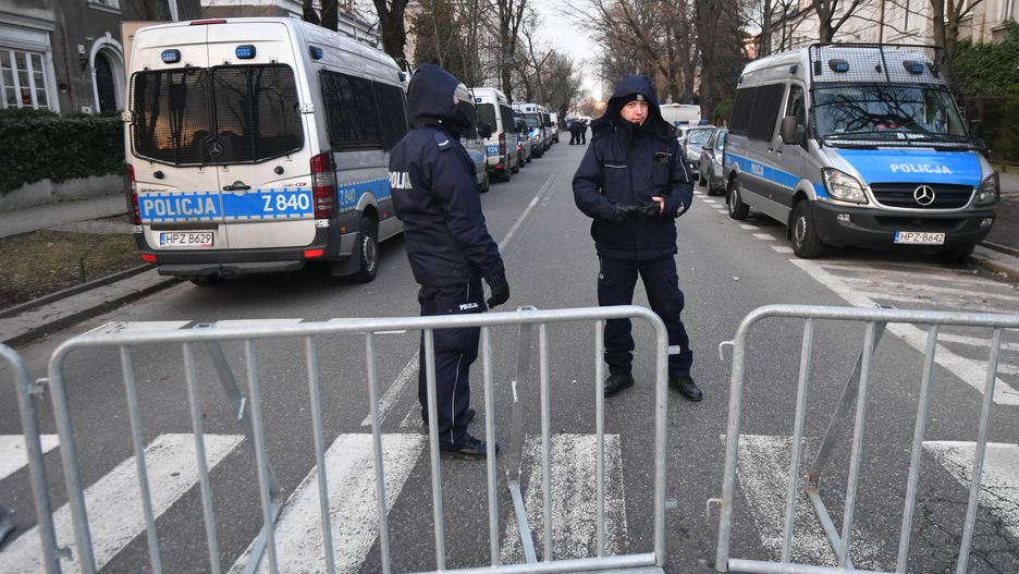 Policja przed ambasadą Izraela w Warszawie