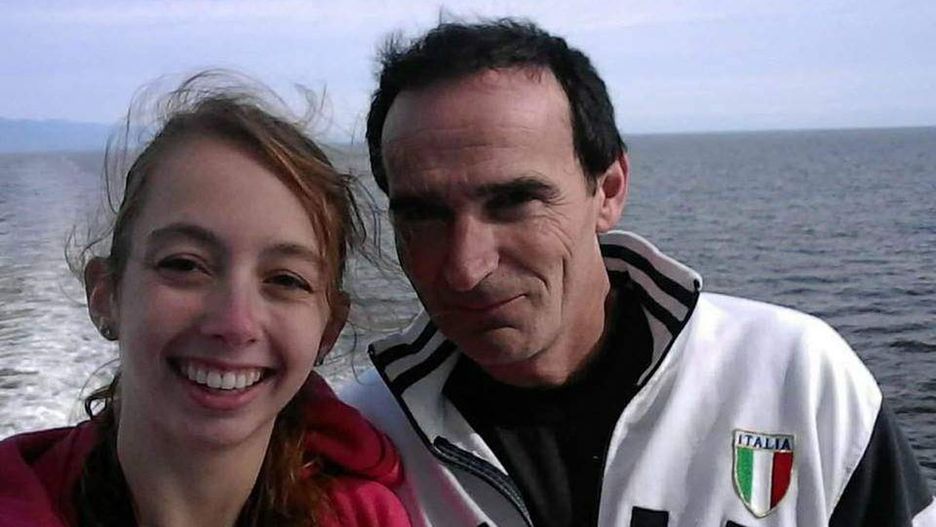 Michaela ma 19 lat, a William 53. 