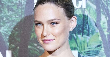 Bar Refaeli eksponuje ciążowy brzuszek. Co za blask!