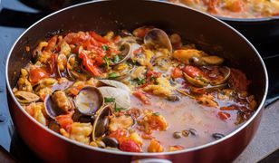 Hiszpańska paella. Danie pełne smaków i aromatów