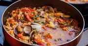 Hiszpańska paella. Danie pełne smaków i aromatów