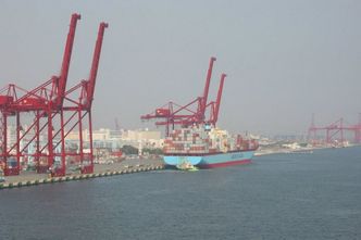 Zamiast ropy spala używany olej spożywczy. Oto potężny kontenerowiec, który nie truje