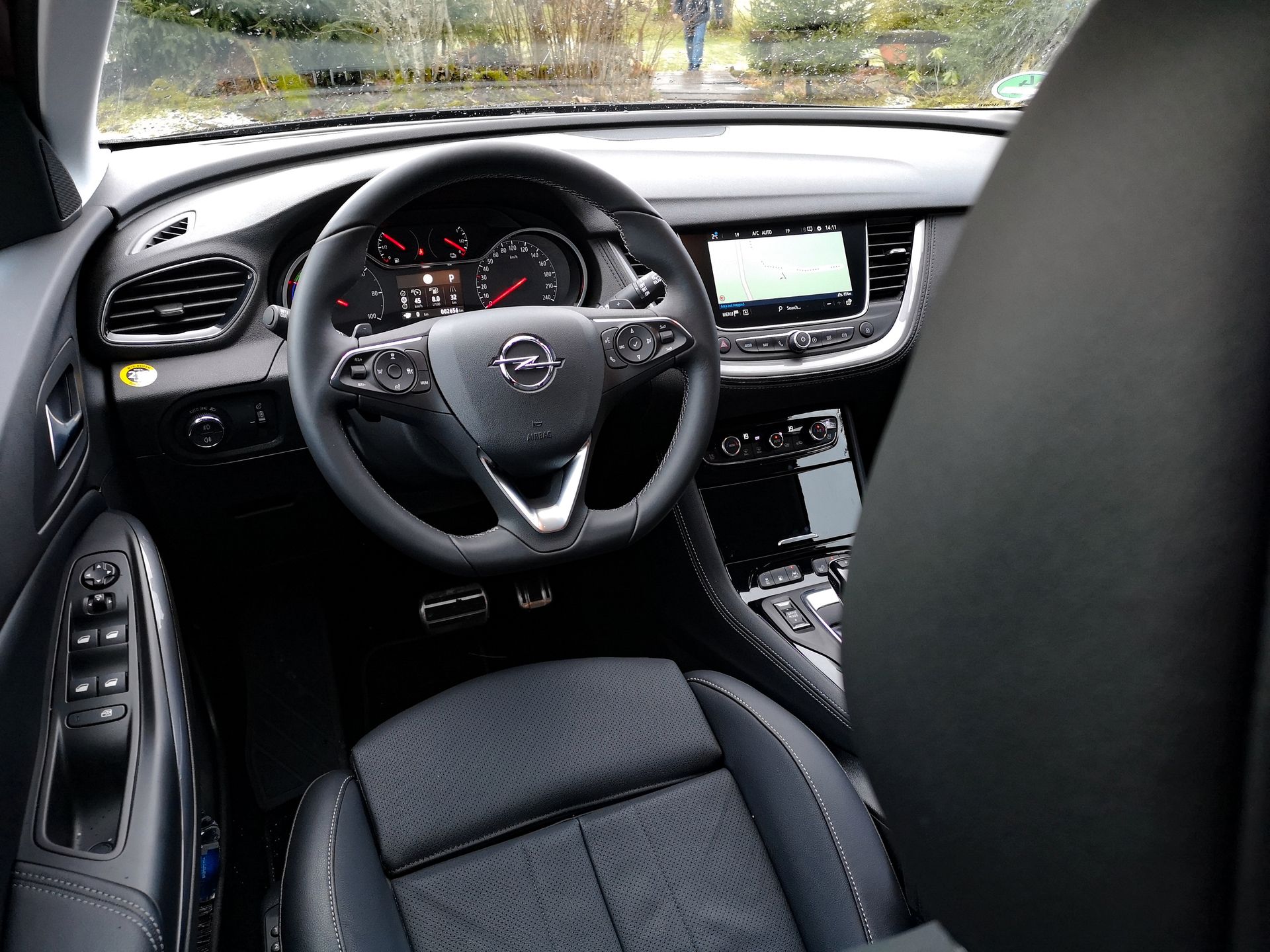 Opel Grandland X Hybrid4: napęd hybrydowy i systemy wspomagające 7