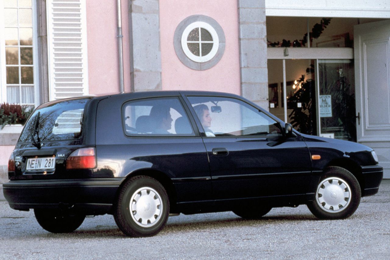 Nissan Sunny w niezbyt praktycznej odmianie 3-drzwiowej