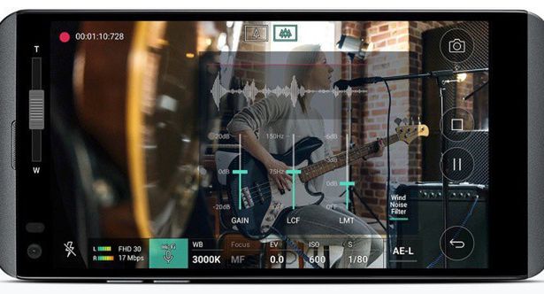 LG Q8 - nowy smartfon z serii Q (wideo)