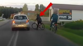 Kobieta nagrana. "Nagle zaczęła tracić panowanie". Patrzą na jedno