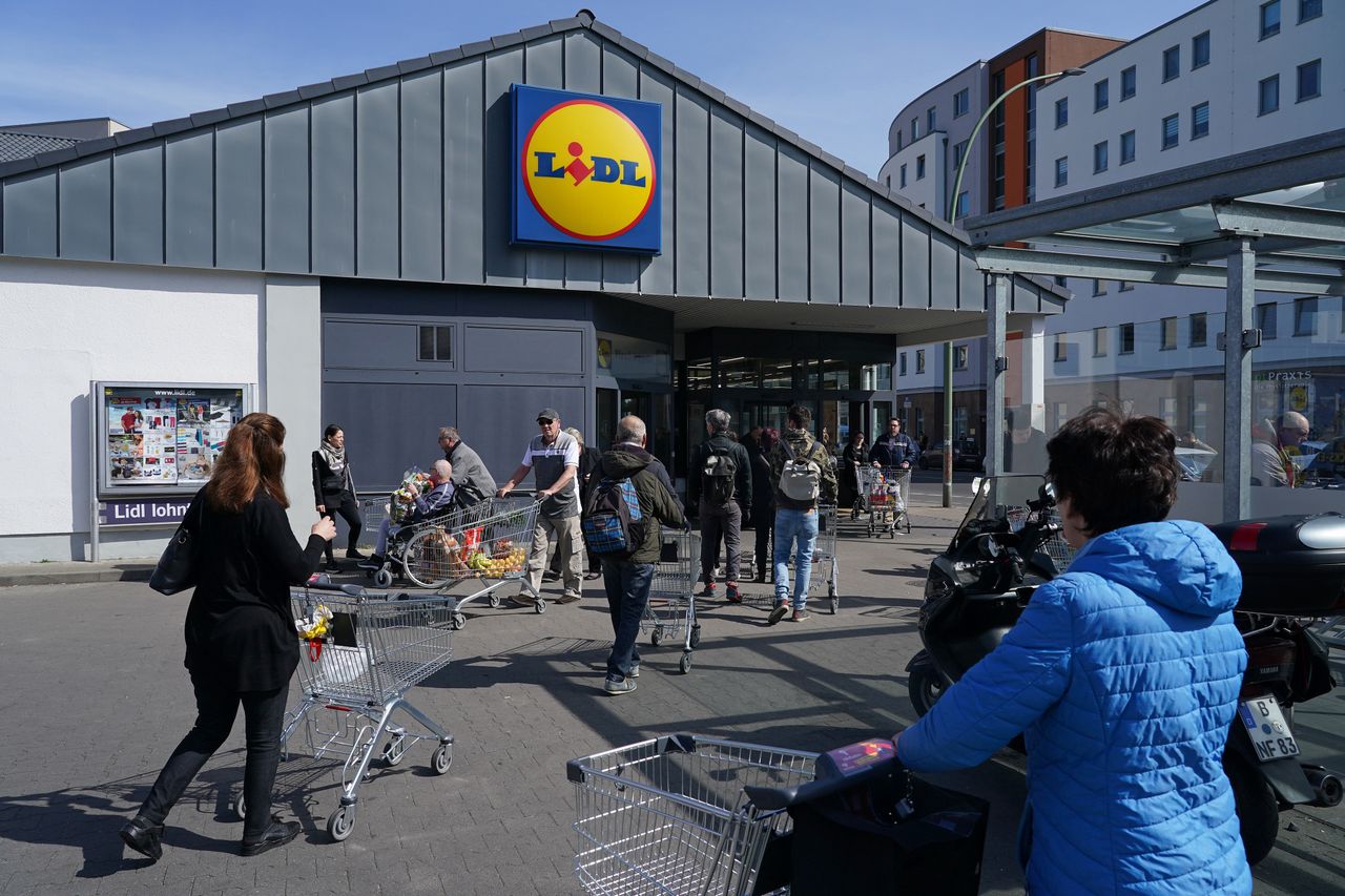 Lidl rozszerzy asortyment towarów zamawianych przez internet. Biedronka i Żabka także testują zakupy online