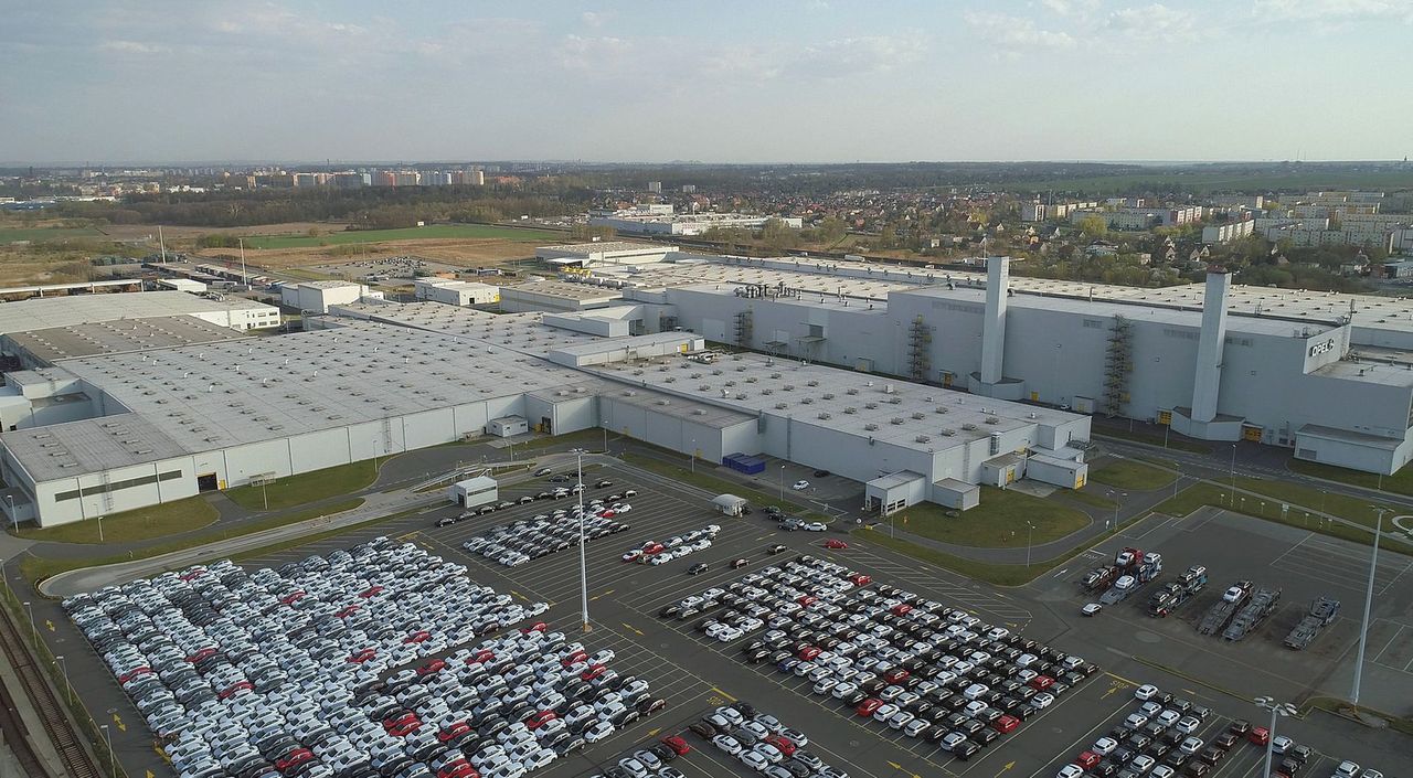 Nowa spółka już w Polsce. Będzie produkować dostawczaki i silniki