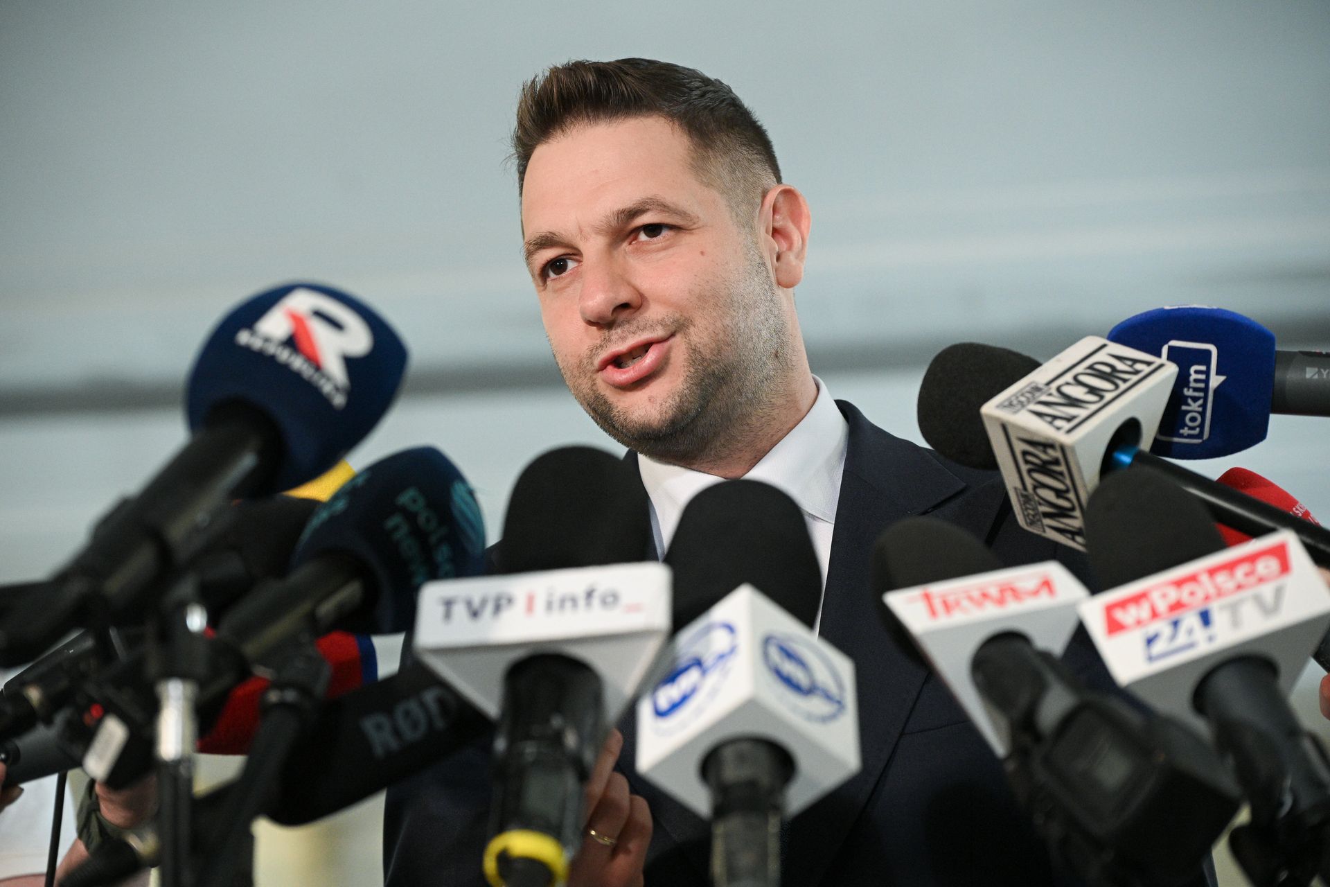 "Piłsudskiego to by chyba powiesili". Kuriozalne tłumaczenia Jakiego