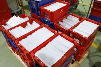 Pisma z sądów i prokuratury pod opieką jednego operatora przez kolejne lata