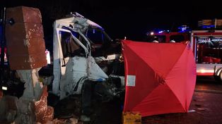 Śmiertelny wypadek w Chociszewie. 42-letni kierowca lawety uderzył w ogrodzenie cmentarza!