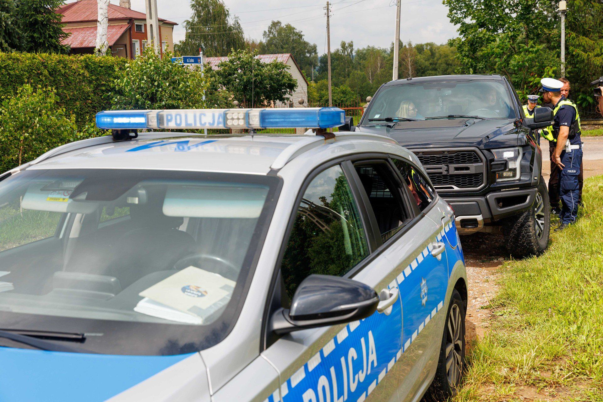 W poniedziałek policjanci wzięli sprawdzali przejeżdżających przez przejazd między Fastami i Dzikimi
