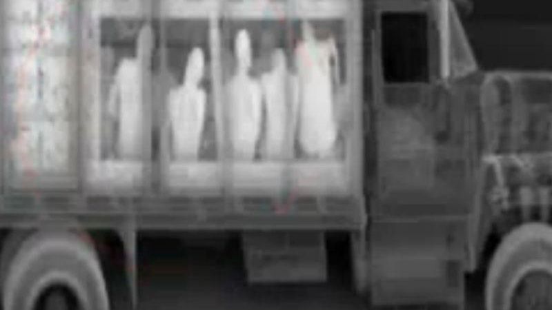 Ciężarówki jak bagaż na lotnisku 1