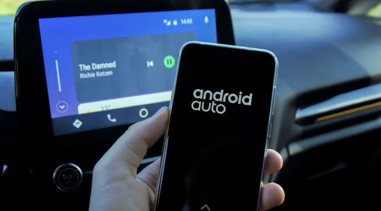 Za parkowanie zapłacisz w Android Auto. Drugi bank w Polsce wprowadzi taką usługę