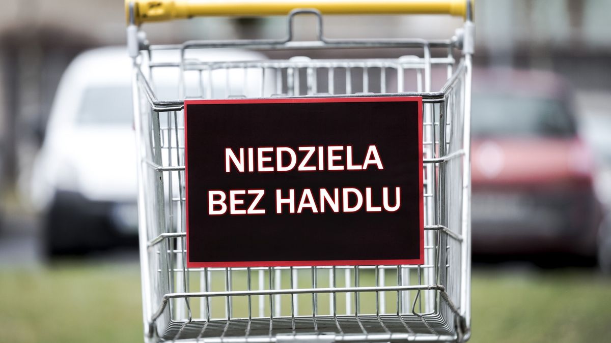  Badanie: większość Polaków chce zwiększenia liczby niedziel handlowych