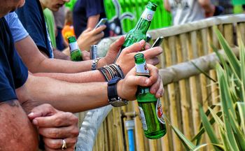 Świat walczy ze spożyciem alkoholu. Nocne zakazy w wielu państwach