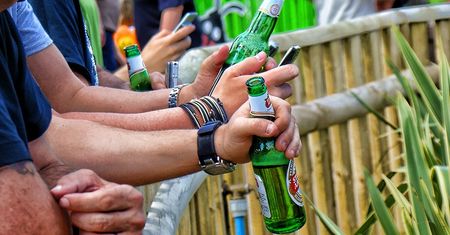 Świat walczy ze spożyciem alkoholu. Nocne zakazy w wielu państwach