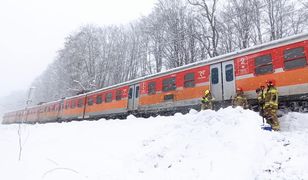 Zima nie odpuszcza. Trzeba było ewakuować pasażerów pociągu