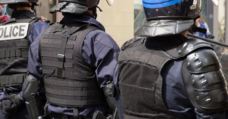Zamieszanie we Francji. Policjanci odmawiają zatrzymywania migrantów