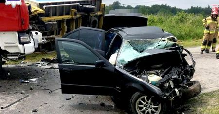 Wracali z matury. Tyle zostało z bmw, którym jechali. Tragedia w Lubelskiem