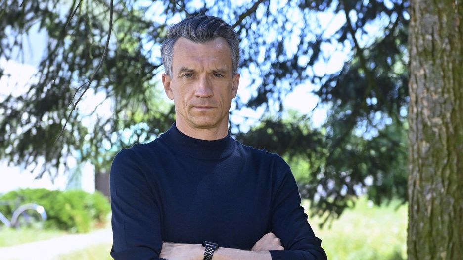 Był mężem na odległość, prowadził podwójne życie, a na planie łatwo mylił fikcję z rzeczywistością. Michał Czernecki przez lata zmagał się z demonami przeszłości i presją show-biznesu.