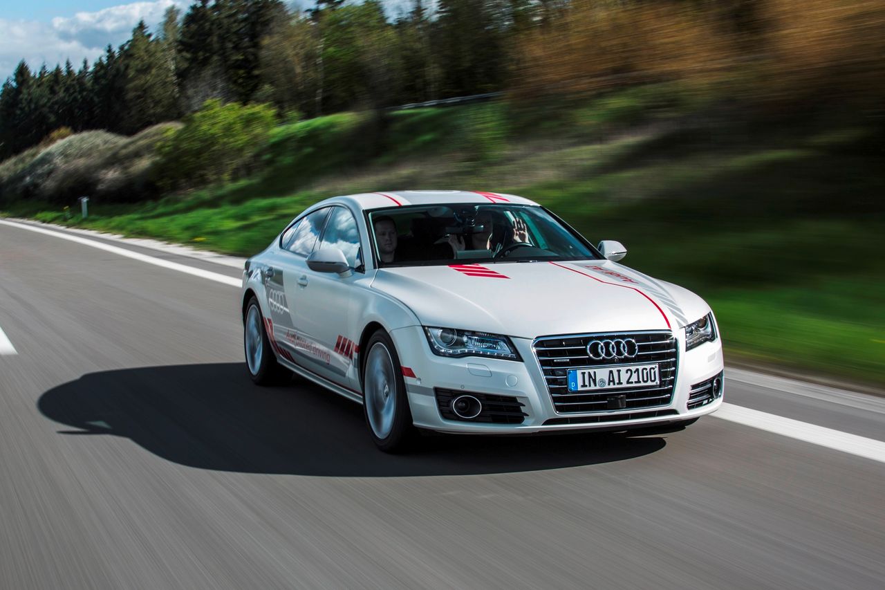 Audi A7 piloted driving concept przejawia oznaki kultury na drodze