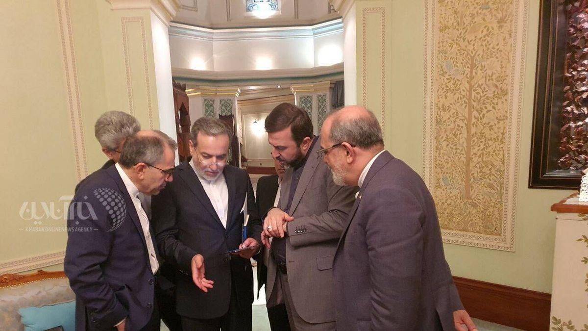 Kolejna runda negocjacji USA-Iran w Rzymie. Spotkają się w jednym pokoju? (na zdjęciu: irańska delegacja w Omanie)