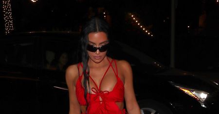 Kim Kardashian w seksownej sukience z wycięciami. Gwiazda świętuje 43 urodziny