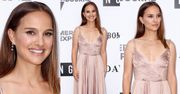 Naturalna Natalie Portman zachwyca w pudrowej sukni od Diora