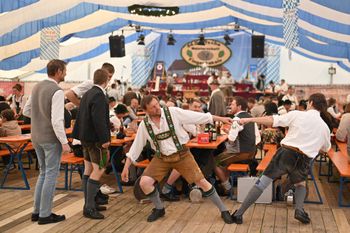 Oktoberfest startuje. Ceny na miejscu przyprawiają o zawrót głowy