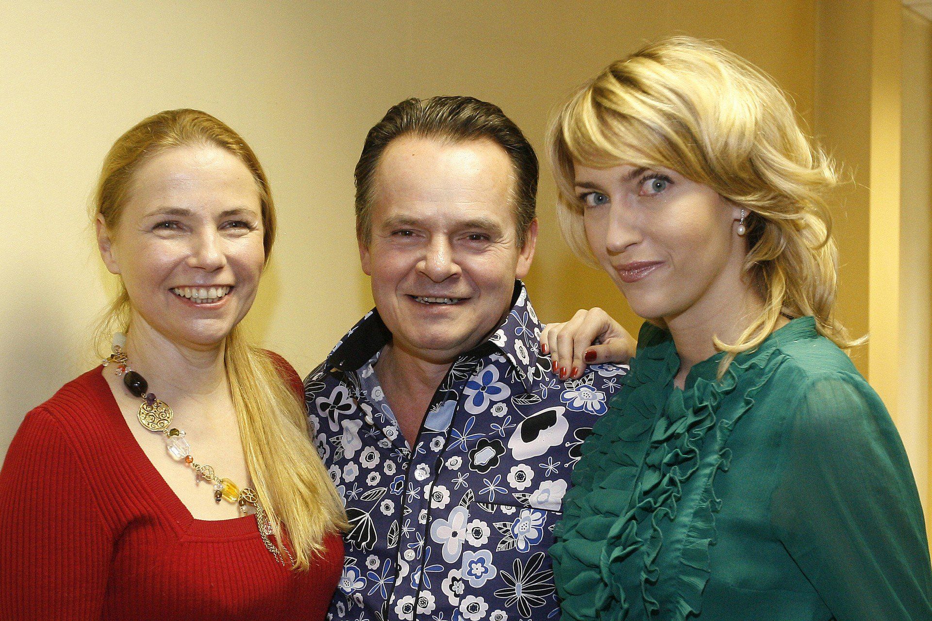 Ewa Kuryło, Piotr Pręgowski i Magdalena Waligórska, czyli serialowi Wiesława Oleś, Patryk Pietrek i Wioletka Kotecka podczas promocji ramówki Telewizji Polskiej w 2009 roku.