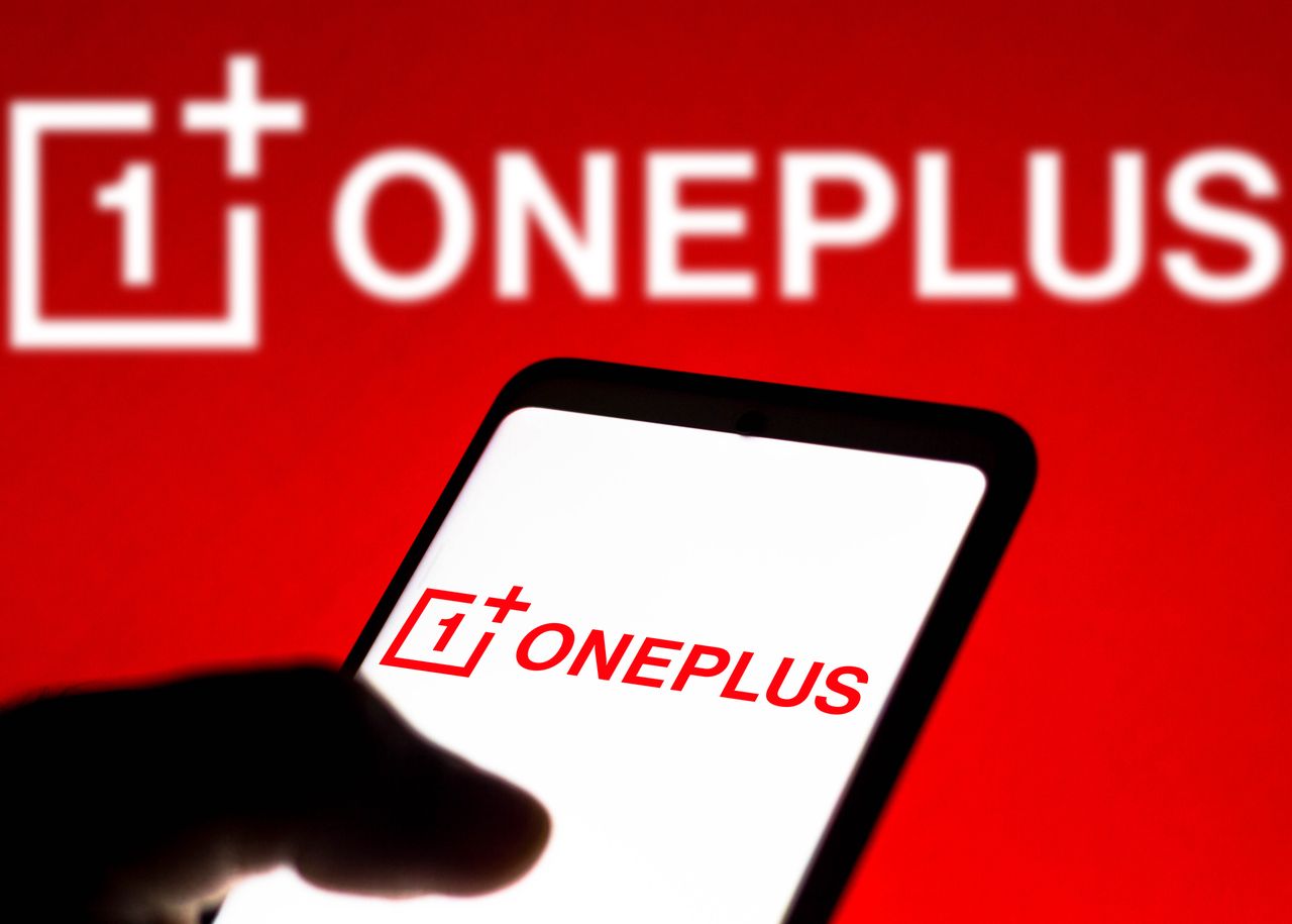 BRAZIL - 2021/12/14: In this photo illustration, a OnePlus logo seen displayed on a smartphone and in the background. (Photo Illustration by Rafael Henrique/SOPA Images/LightRocket via Getty Images)