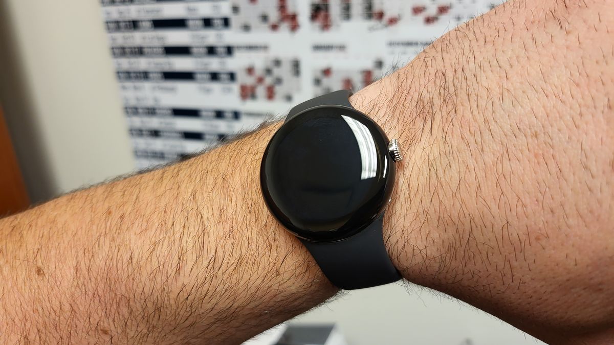 Gdyby Apple Watch był okrągły. Google Pixel Watch przyłapany na zdjęciach 1