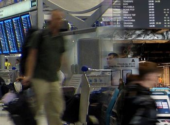 Sceny na lotnisku w Bangkoku. Tłumy Polaków. Nie mogą wrócić