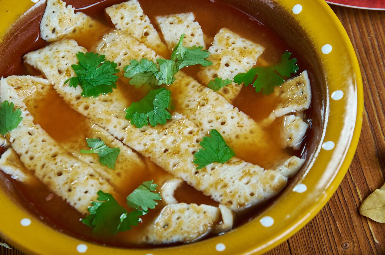 W Wiedniu zajadają się taki rosołem. Polak złapie się za głowę, gdy zobaczy główny dodatek