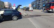 Pijany 17-latek ukradł auto znajomym. Doprowadził do kolizji z busem