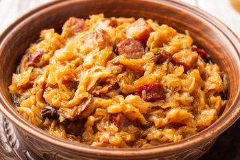Masz bigos w zamrażarce? Po tym czasie lepiej go nie jedz