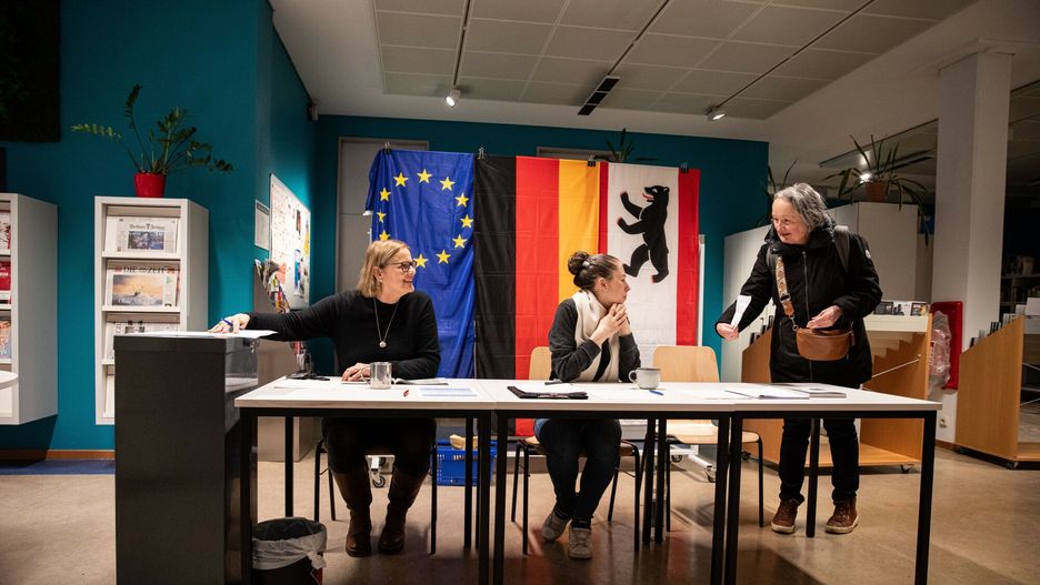 Wybory w Niemczech
Mandatory Credit: Photo by Michael Kuenne/PRESSCOV/Shutterstock (15164299d)
In the early morning hours of Sunday, February 23, 2025, Berliners in Charlottenburg made their way to polling stations, casting ballots in Germany's snap federal election, called months ahead of schedule after the collapse of the country's governing coalition. The election, which will determine the 21st Bundestag, was triggered by a failed vote of confidence in December following the breakdown of the coalition government last November over budget disputes. Voters arrived early at several Charlottenburg polling locations, some braving the cold to cast their ballots. Families, elderly residents, and first-time voters lined up, eager to have their voices heard in what many consider a pivotal moment for the country.
Voters Head to the Polls Amid Political Uncertainty, Berlin, Germany - 23 Feb 2025
Michael Kuenne/PRESSCOV/Shutters