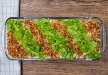 Może zastąpić jarzynową. Sprawdź, jak zrobić sałatkę milionera