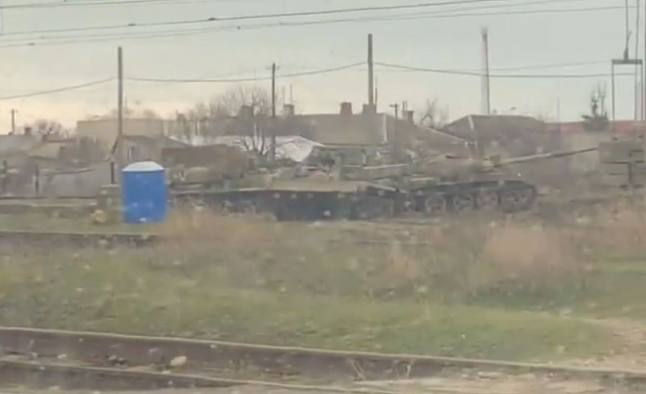 Transport of Russian T-62 tanks