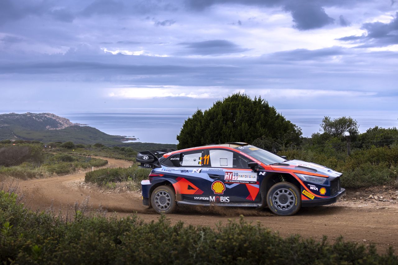 Thierry Neuville podczas Rajdu Sardynii 2023