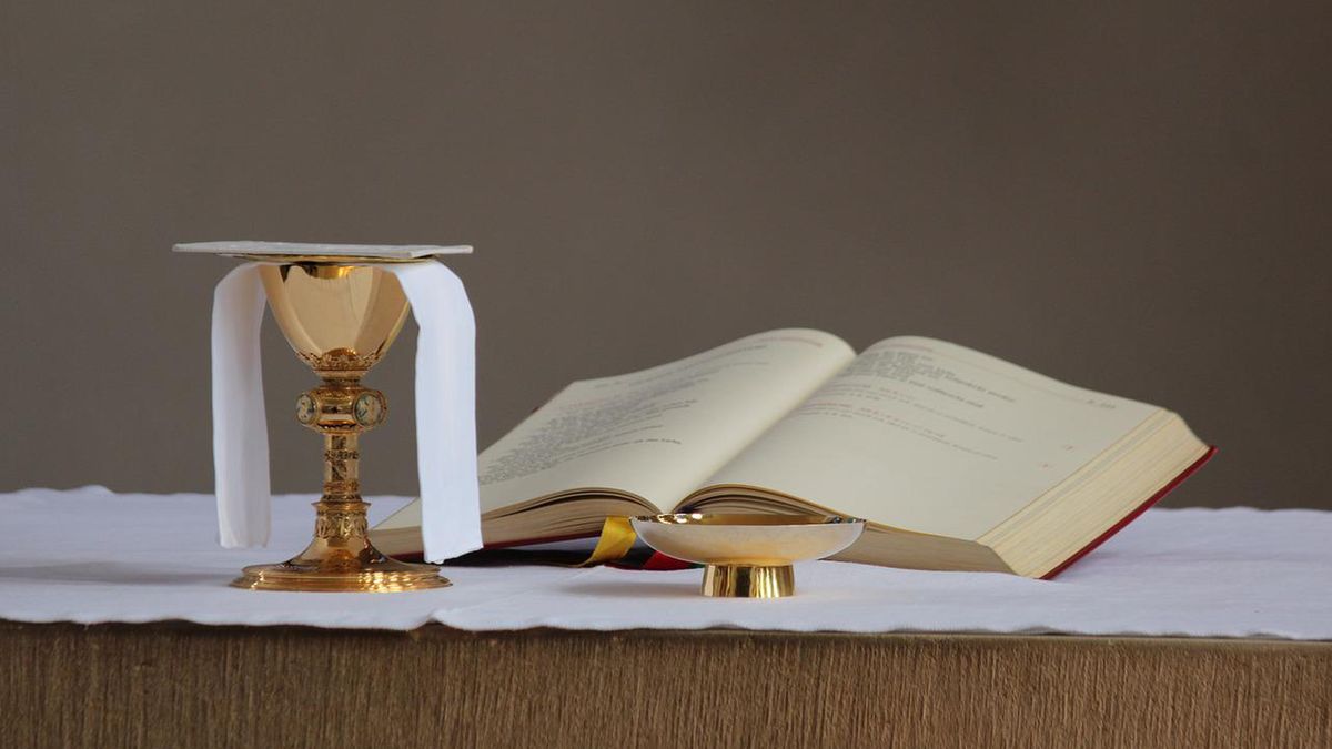 Inflacja dotarła do kościoła? Skandaliczne ceny za sakramenty. Wcale nie "co łaska"