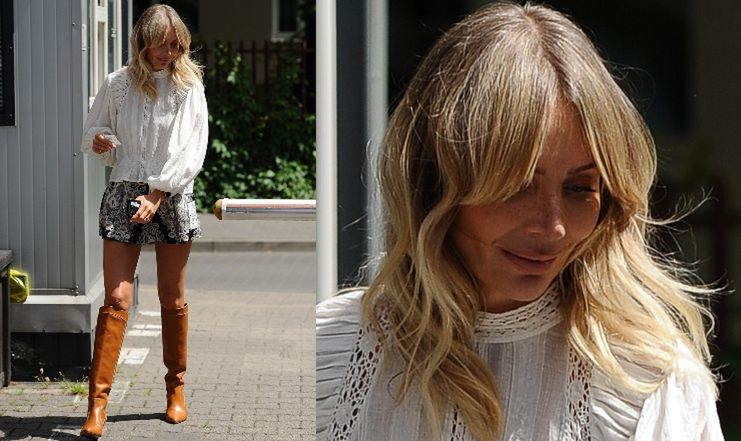 Długonoga Agnieszka Woźniak-Starak wychodzi z pracy