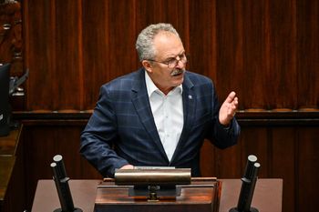 Zakaz alkoholu w Sejmie. Marek Jakubiak: Przy kompocie będziemy siedzieli?