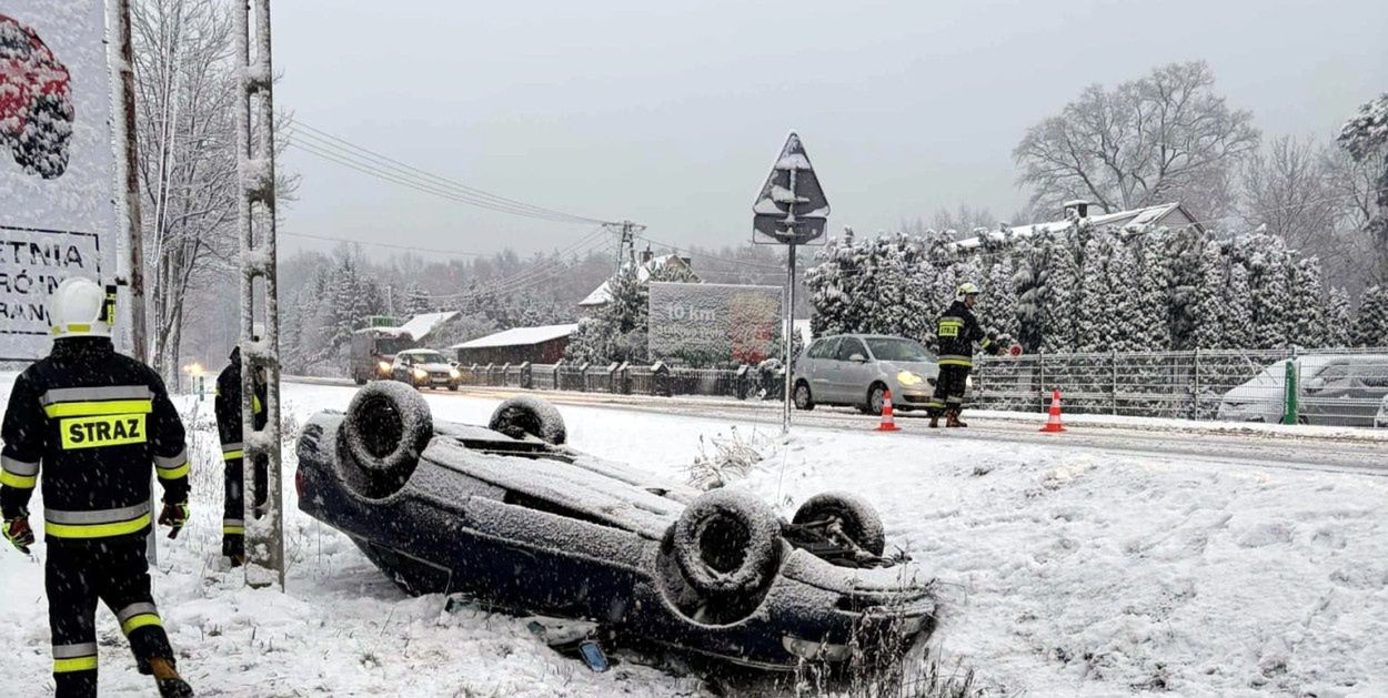 Jamnica: Dachowanie. Kierowca trafił do szpitala [ZDJĘCIA]