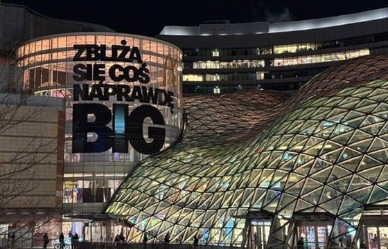 Tajemniczy napis w centrum Warszawy. To zapowiedź nowości w McDonald's